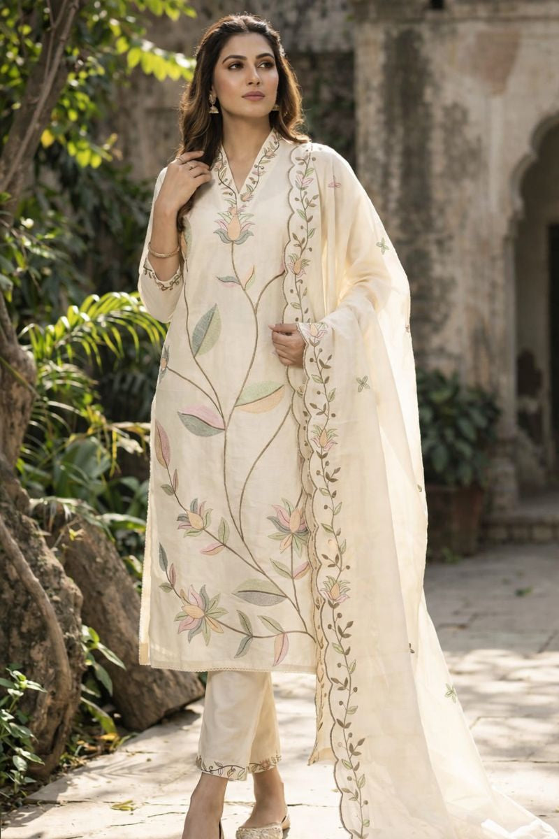 🤍 Subtle Elegance in Bloom 🤍